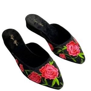 Kevyn Wynn Leela velvet Luxury embroidered roses slipper/mules women's size 9